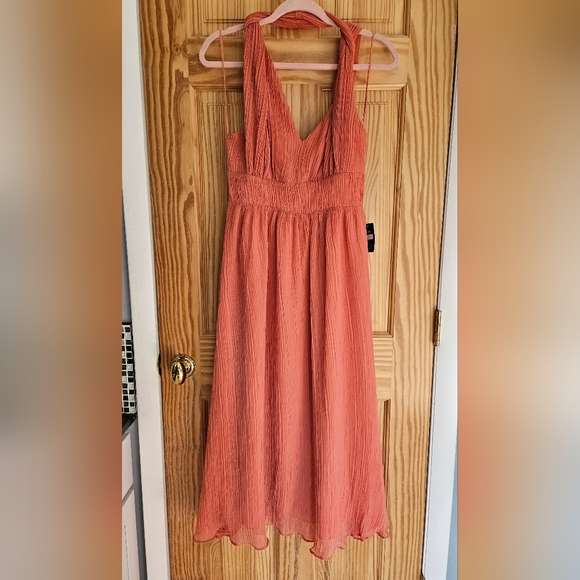 NWT Express Pleated Twisted Halter Neck Midi Dress in Apricot Orange Size Small - Picture 2 of 12